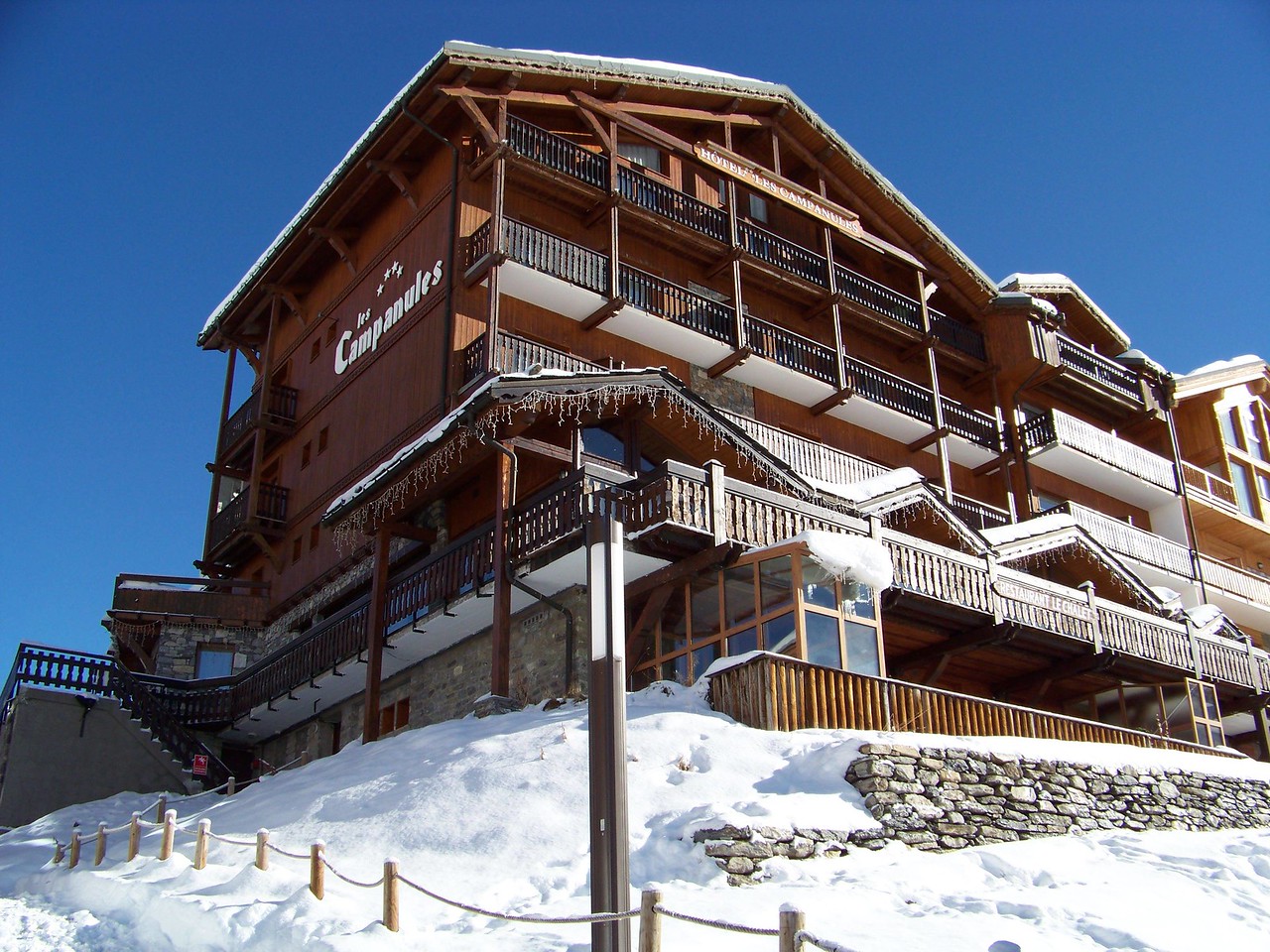 LES CAMPANULES HOTEL