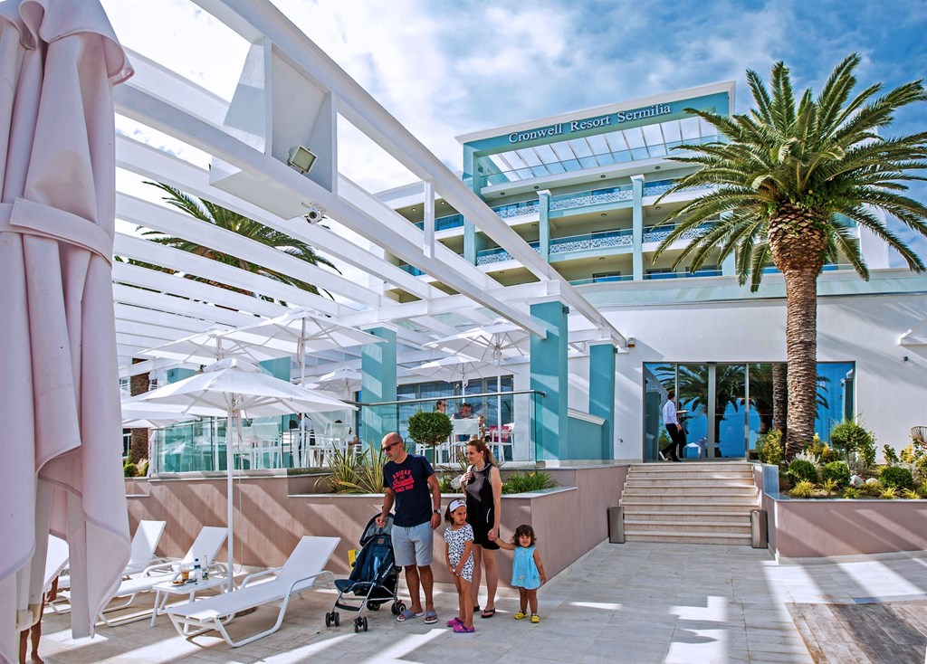 Cronwell Resort Sermilia 